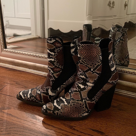 Snake ankle boot - Picture 1 of 3